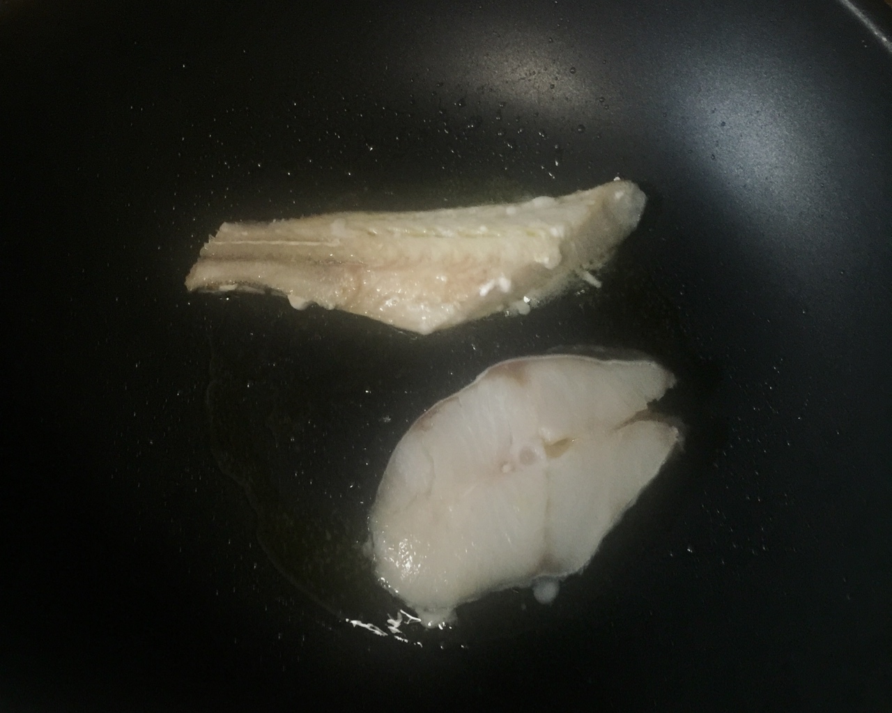 银鳕鱼豆腐汤的做法 步骤2