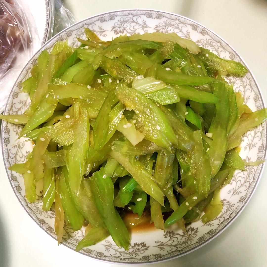 生病时唯一想吃的菜-凉拌芹菜