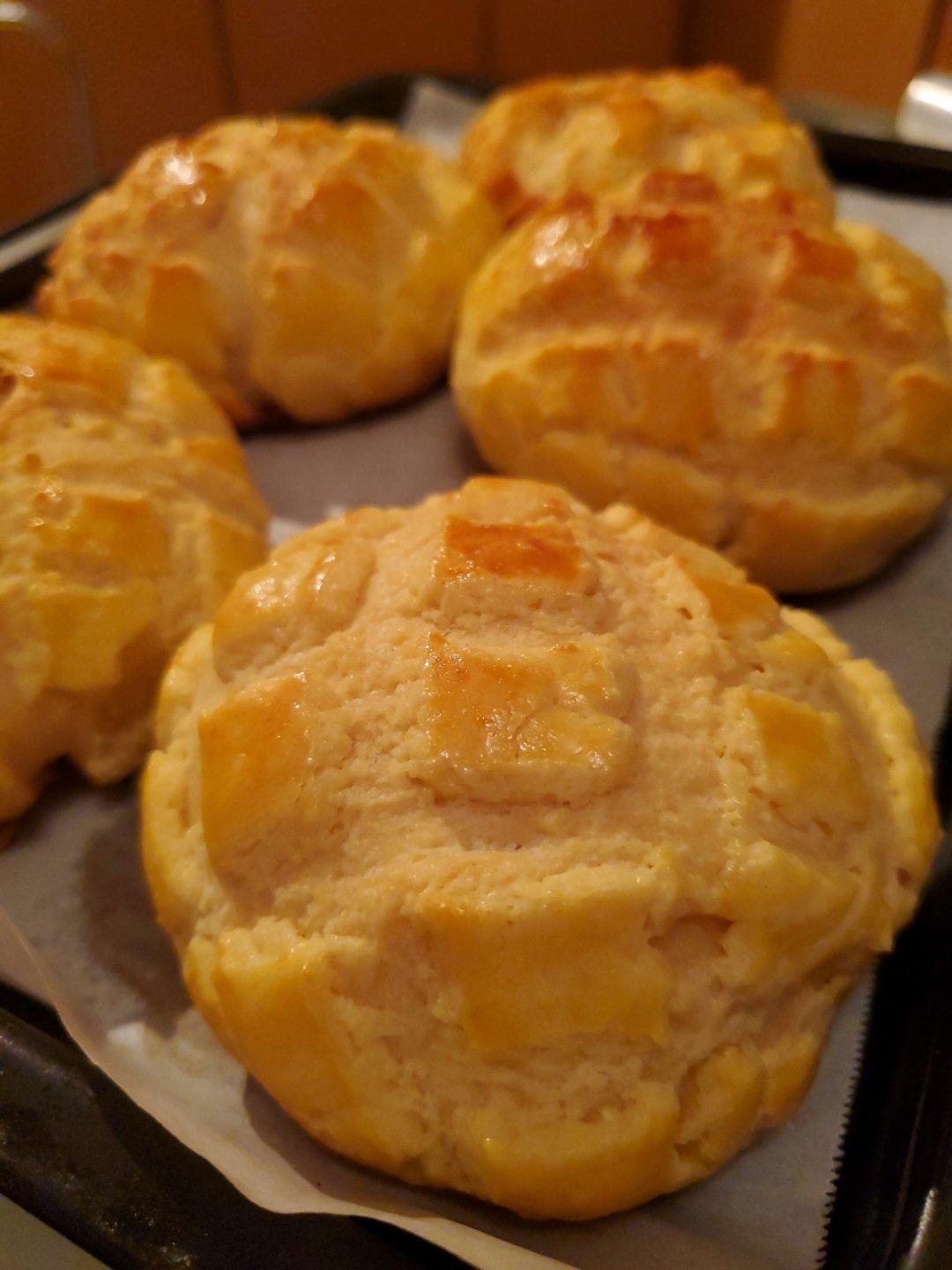 好吃到炸裂的港式菠萝包（附带制作酥皮的小视频）