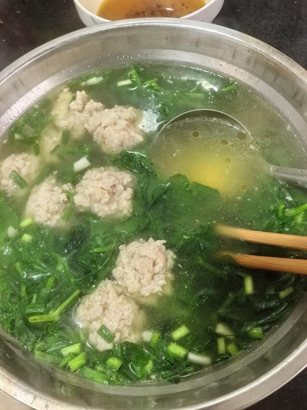 老人孩子都爱的肉丸青菜汤