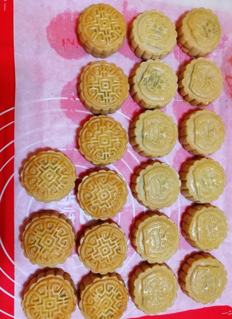 广式月饼－－蛋黄豆沙月饼
