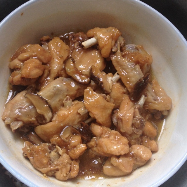 香菇蒸鸡腿肉