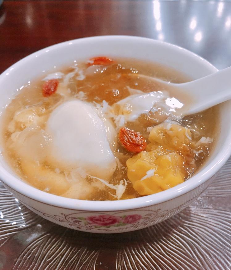 桃胶皂角米雪燕羹