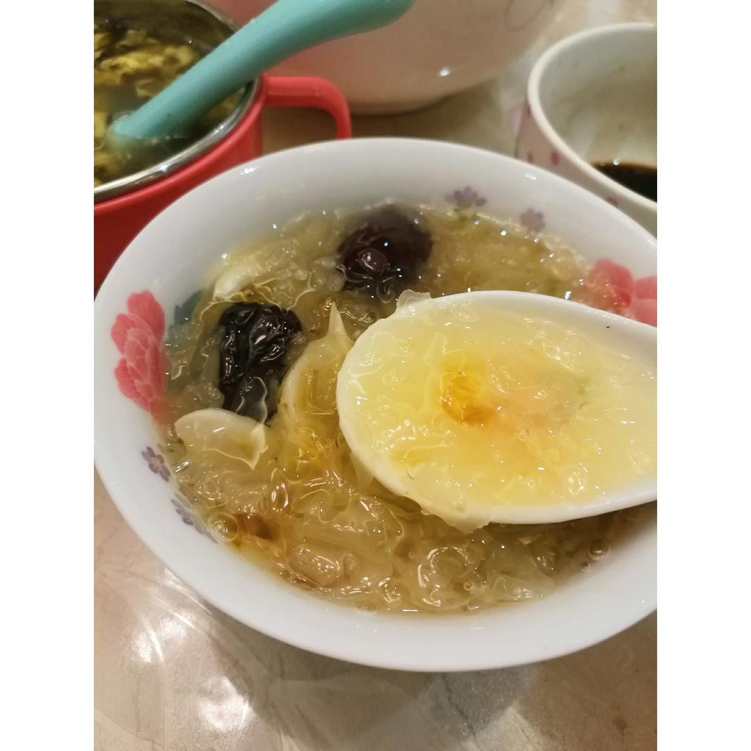 桃胶银耳红枣羹