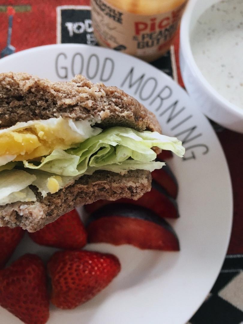 鸡胸肉夹馍（健身减脂餐 附粗粮饼做法）