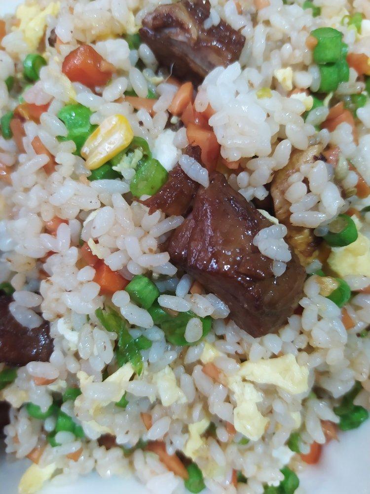 邻居抢着来我家吃土豆香肠炒饭，原来这么香！