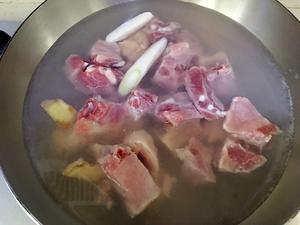 红焖排骨萝卜贴饼子-Staub中式珐琅铸铁锅六月鲜版的做法 步骤3