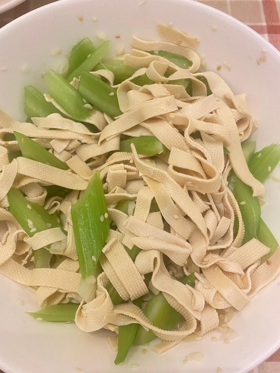 凉拌豆腐皮芹菜
