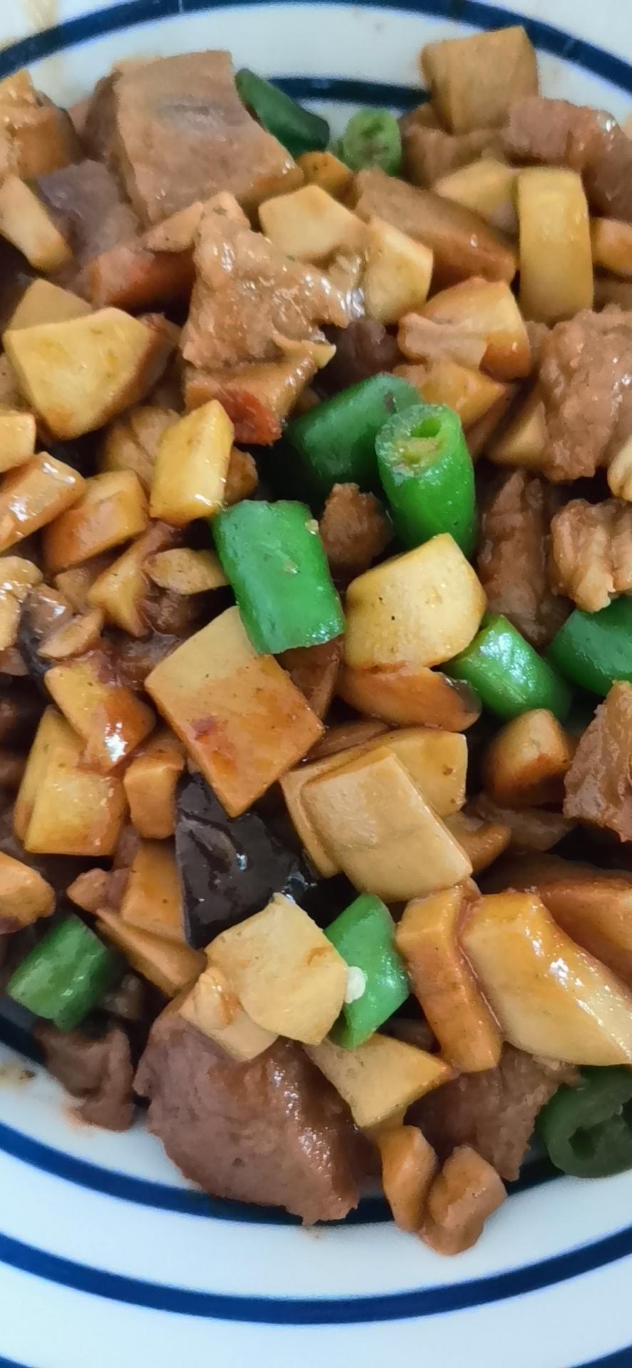 我家的家常小炒❼超快手！杏鲍菇炒牛肉粒！@坏露露的露台食光