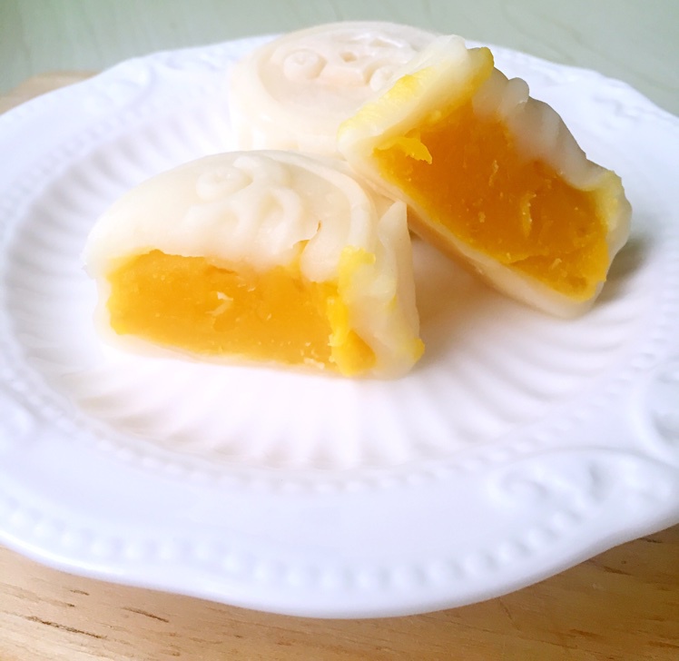 咸甜的味道刚刚好：港式金沙奶黄月饼（含金沙馅做法）