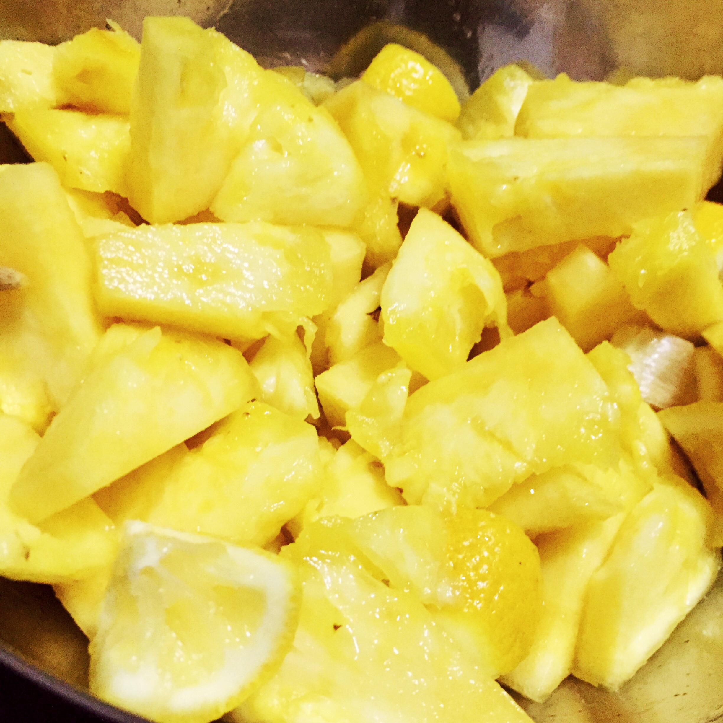 养颜养心养肺之柠檬蜂蜜拌菠萝的做法