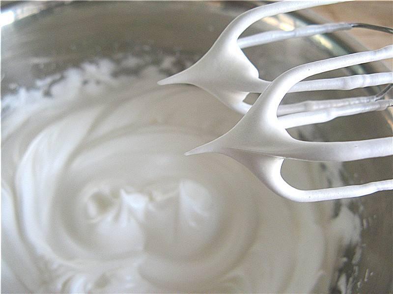 草莓戚风慕斯蛋糕的做法 步骤2