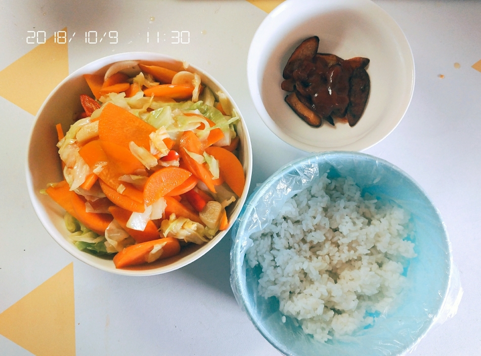 包菜胡萝卜（朴素一人简易宿舍小煮锅）的做法