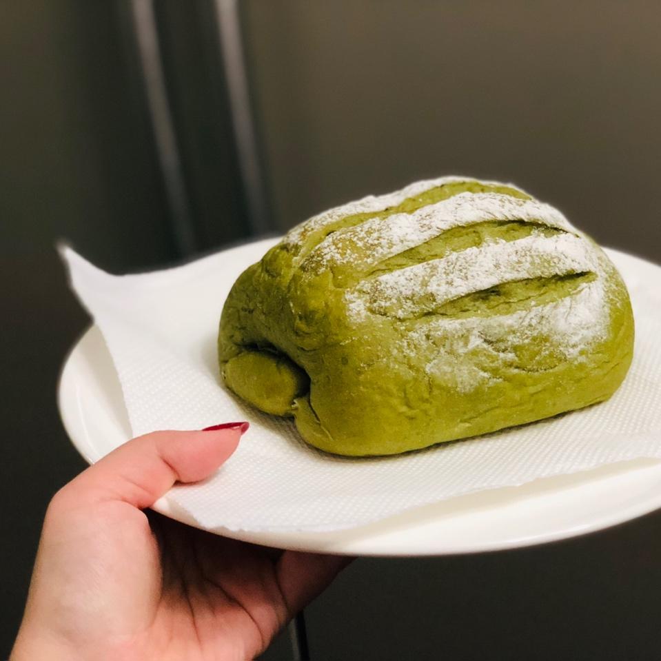 抹茶红豆牛奶哈斯面包