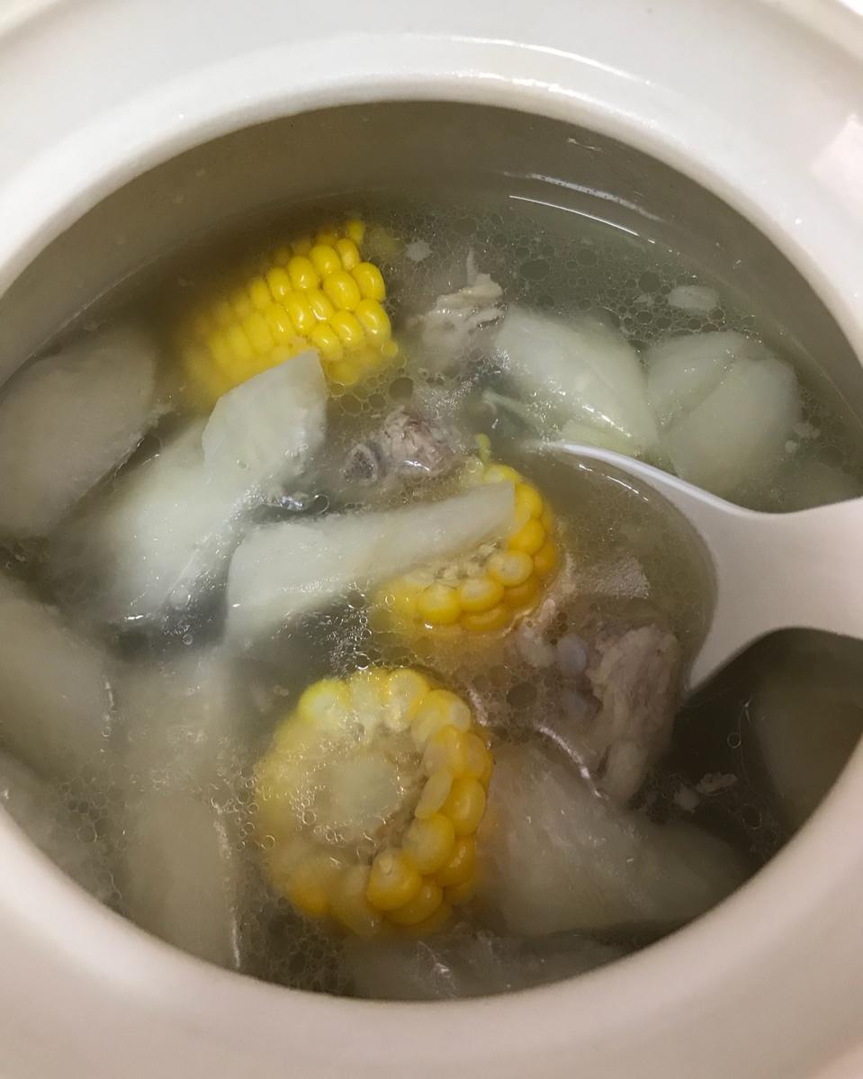玉米萝卜排骨汤