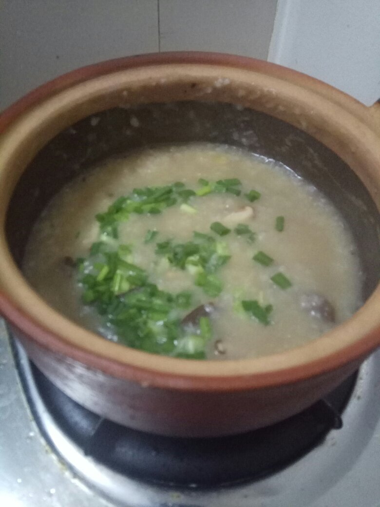 鲜虾牛肉砂锅粥