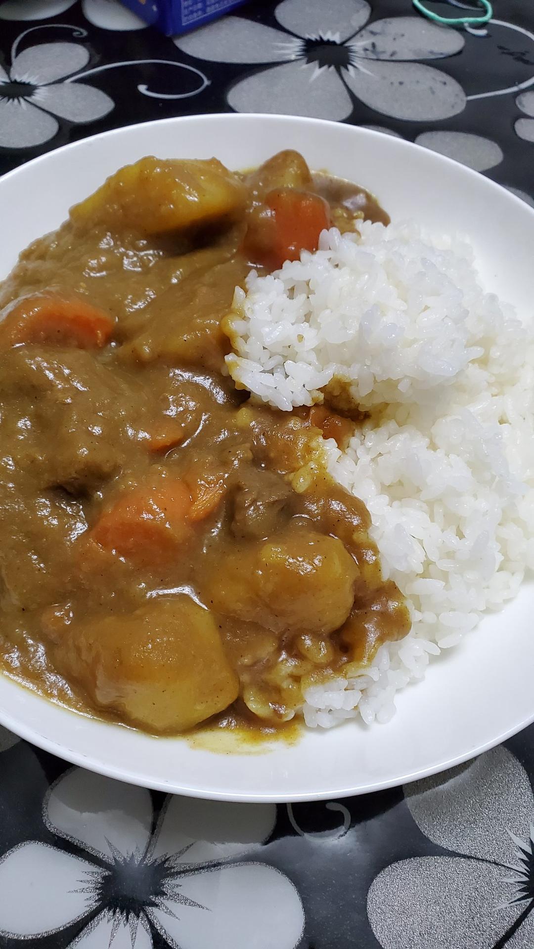 【咖喱牛腩拌饭】