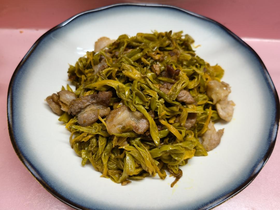 肉炒黄花菜
