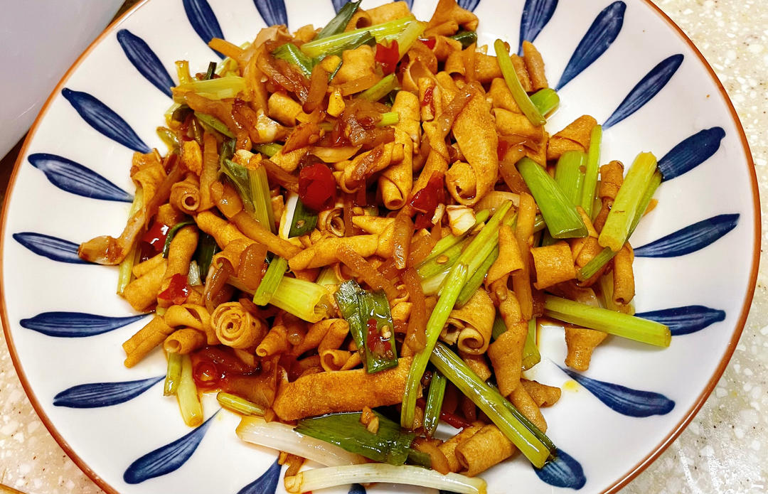 厨师长教你：“爆炒鸭肠”的家常做法，味道鲜辣美味，先收藏起来