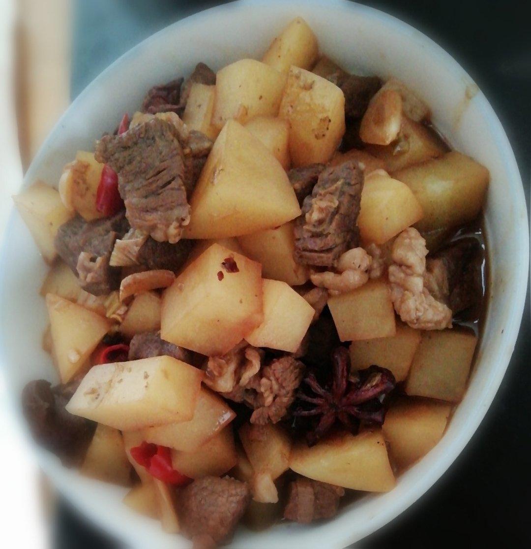 红烧牛肉土豆 （独家秘制）
