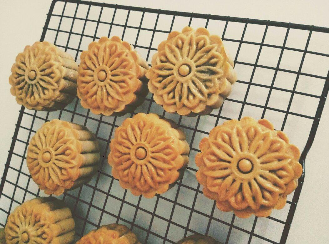 广式月饼—蛋黄莲蓉月饼