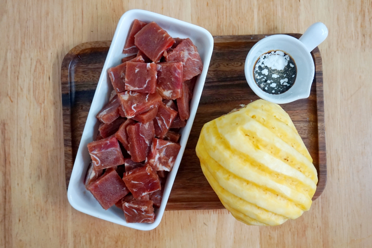 鲜嫩多汁😋清甜爽口的菠萝牛肉串🍍🥩的做法 步骤2