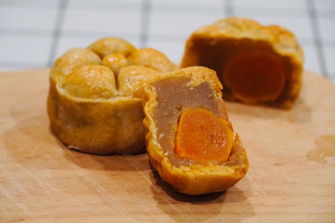 广式月饼——蛋黄莲蓉月饼