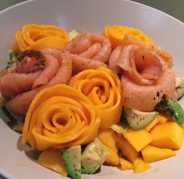 牛油果三文鱼芒果沙拉—轻食主义沙拉如命