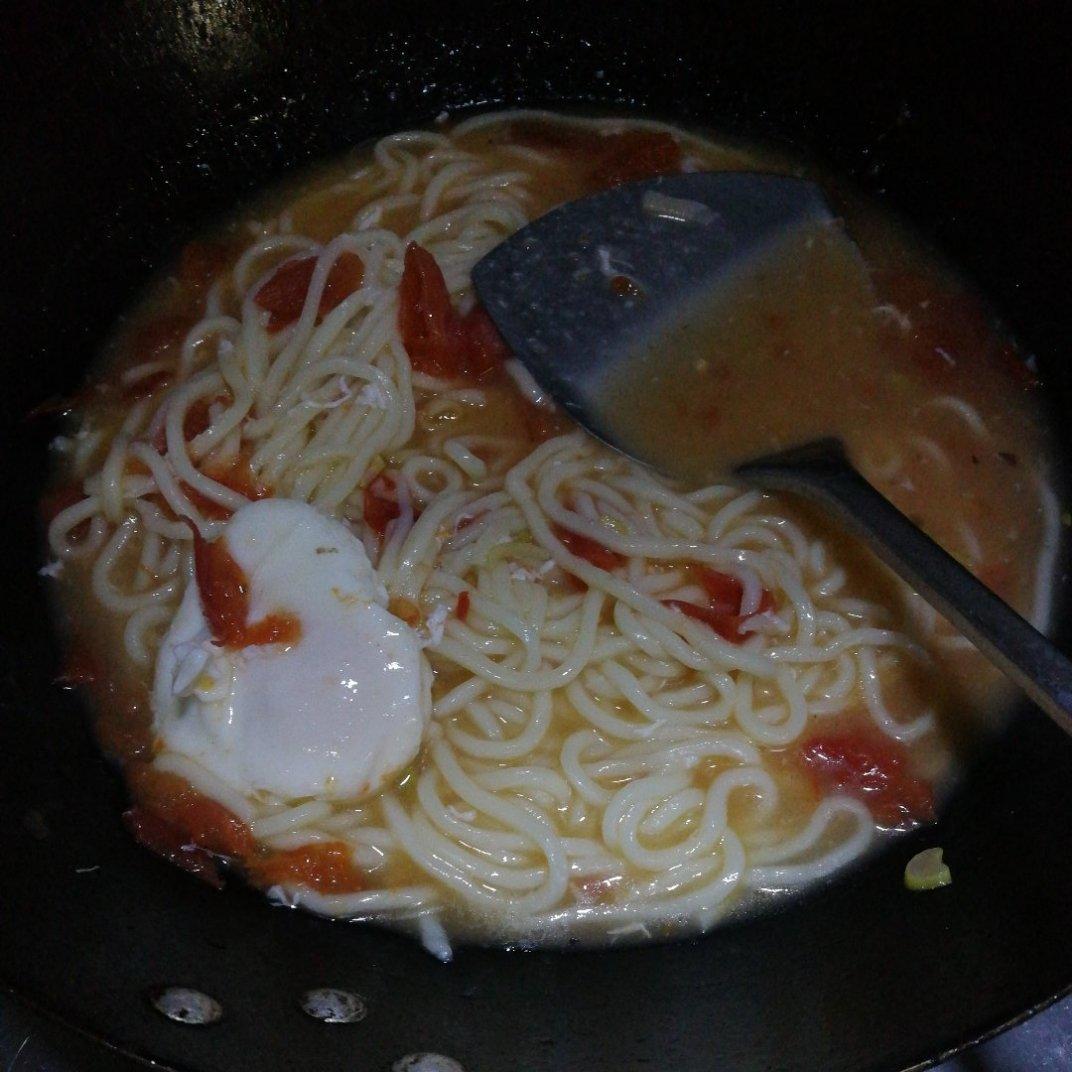 番茄鸡蛋热汤面