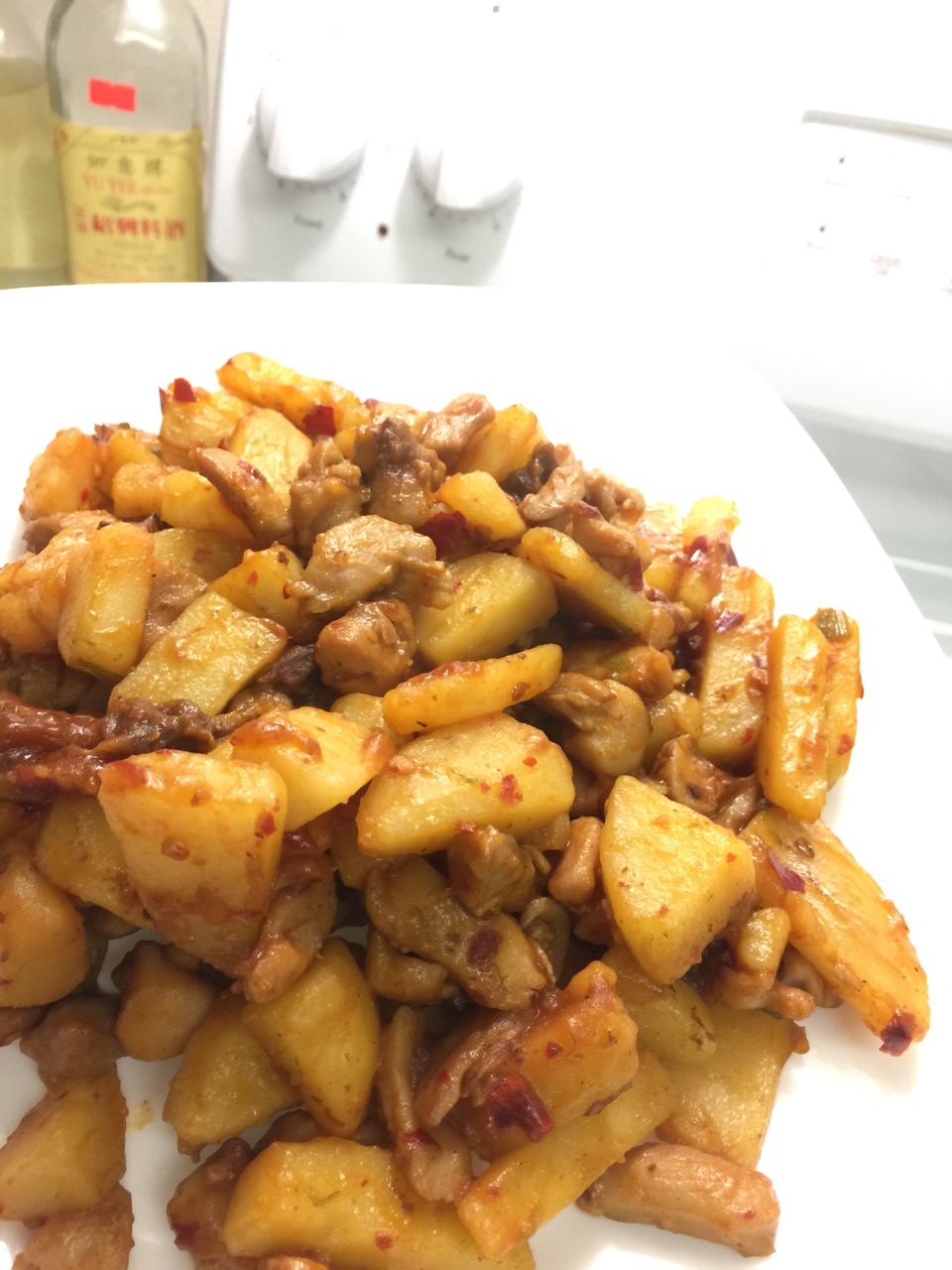 土豆炖鸡块