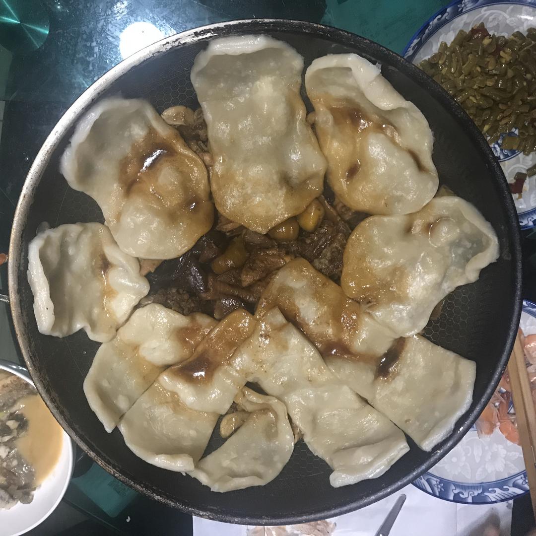 家庭小灶版地锅鸡贴饼子
