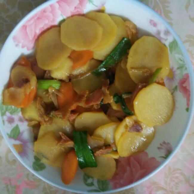 腊肉炒土豆片