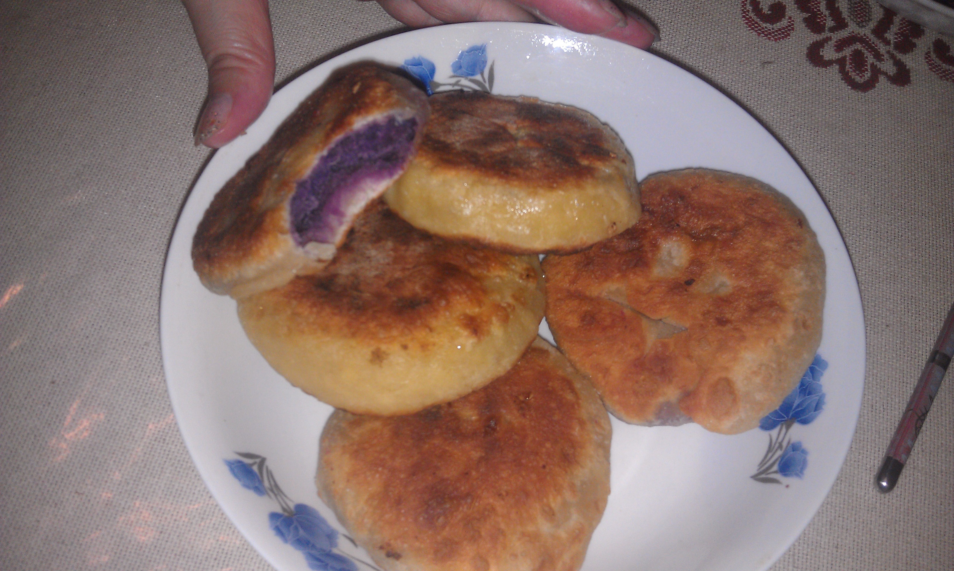 紫薯饼和肉馅大米饼