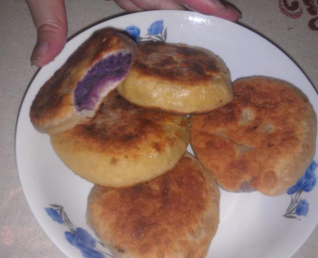 紫薯饼和肉馅大米饼