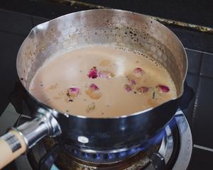 【奶盖！奶盖！】奶盖2.0&超好喝的玫瑰普洱奶盖茶的做法 步骤5