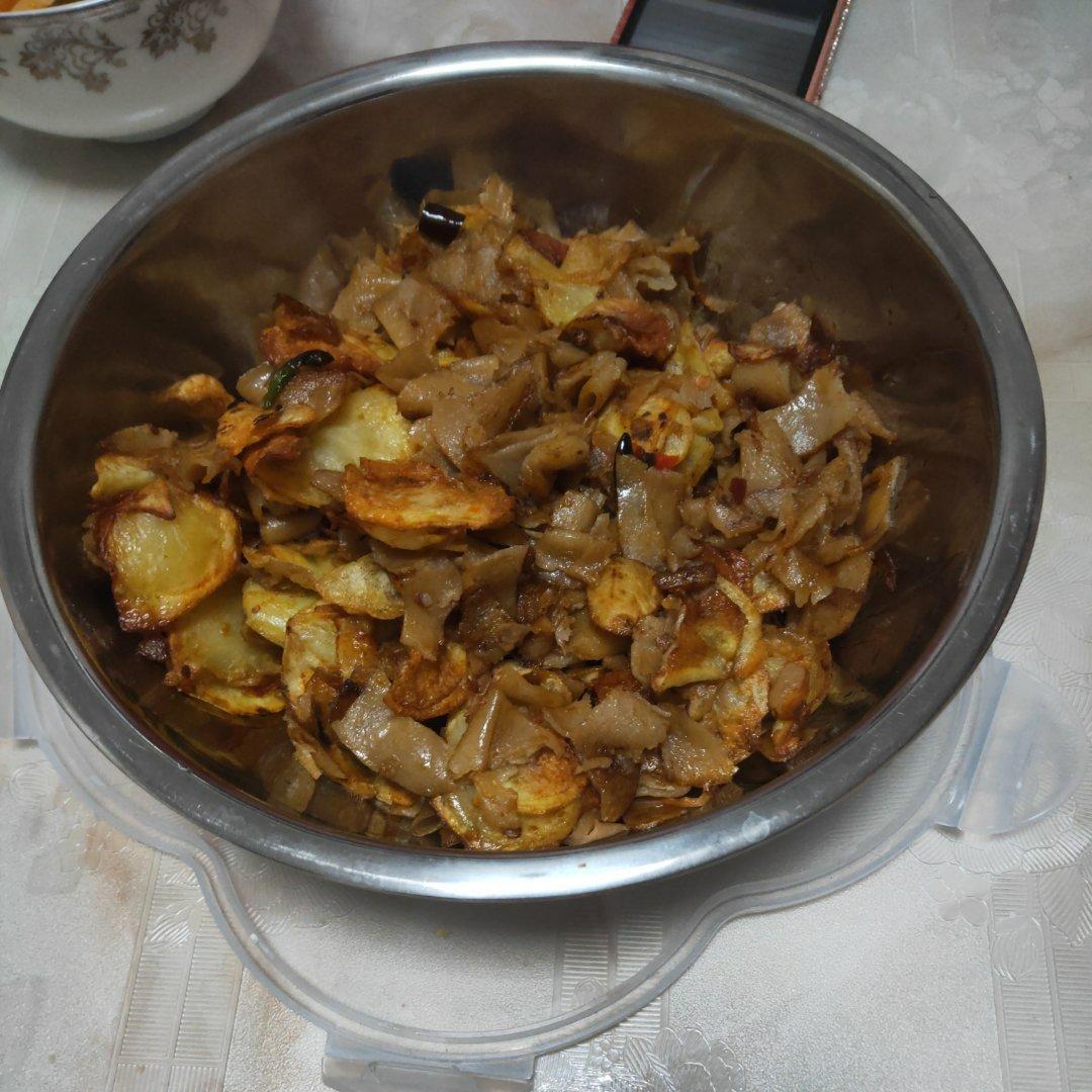土豆片烤姥姥（炒莜面洞洞）