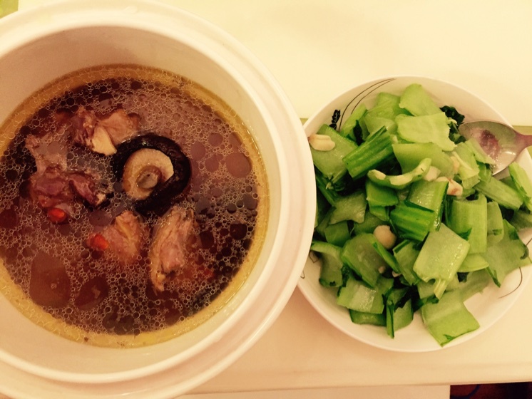 香菇炖鸡汤