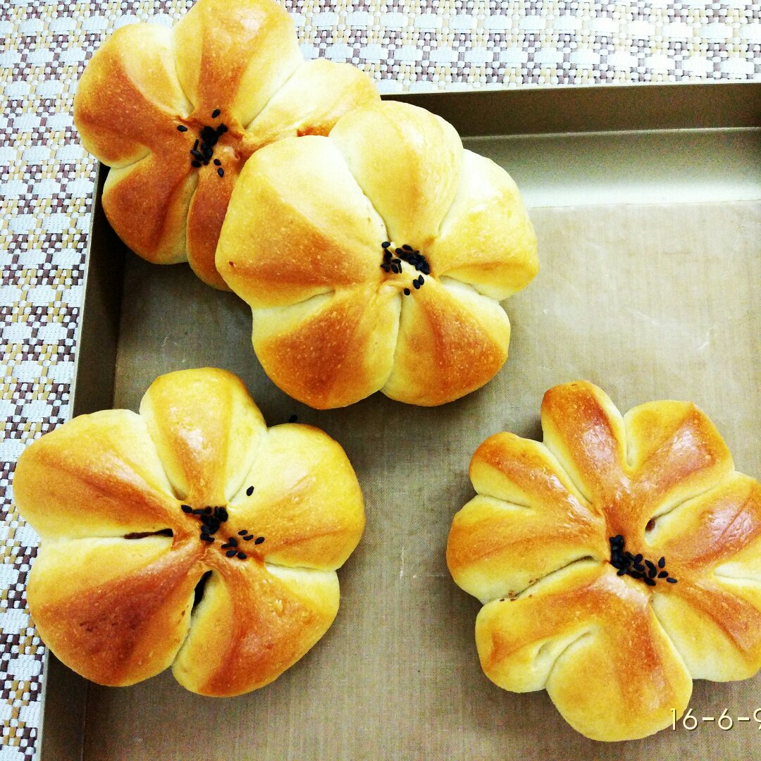 花型乳酪小面包