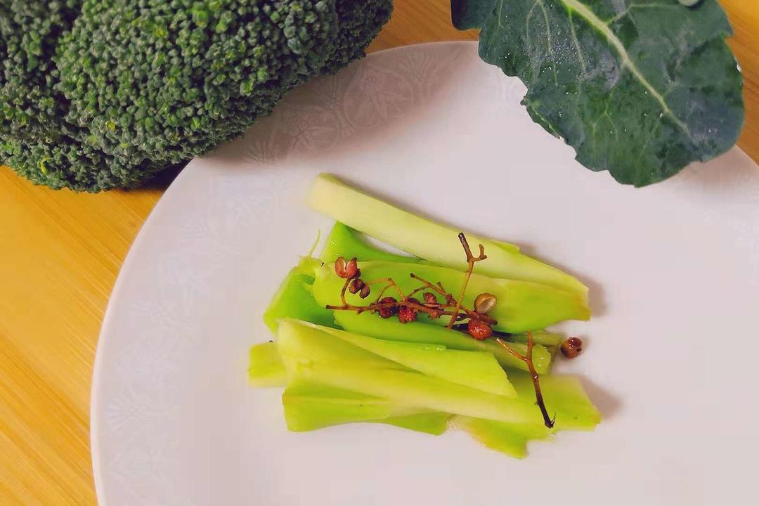 快手小咸菜-西兰花根的做法