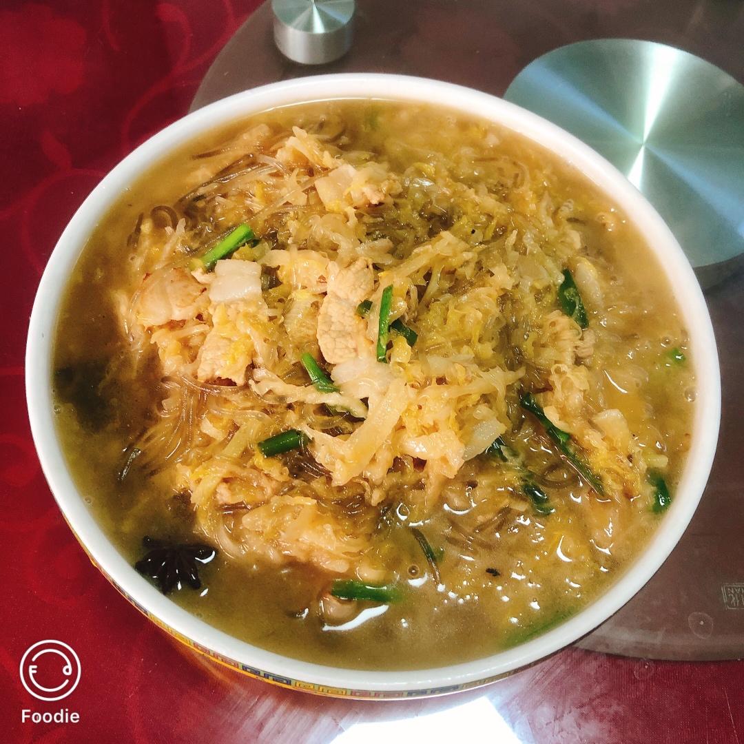 五花肉炖酸菜粉条（东北版）