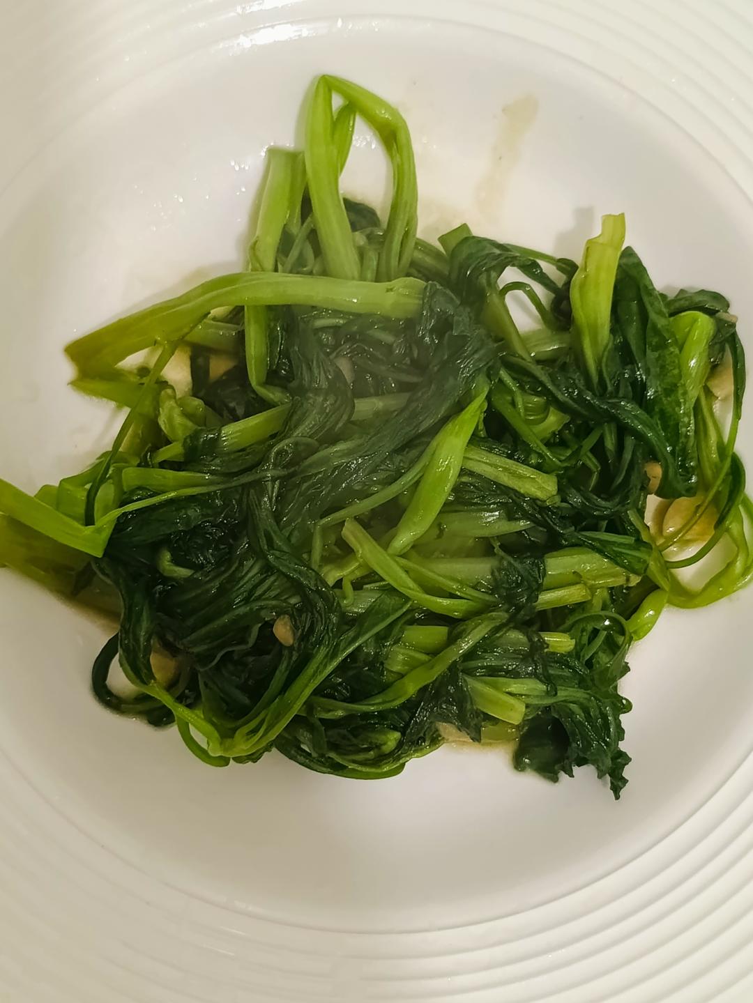 爆炒耗油空心菜
