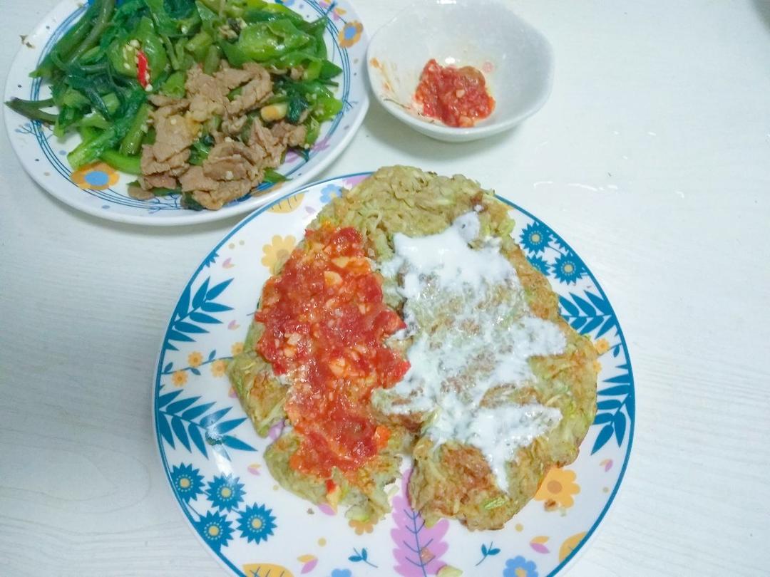 【蛋白质和纤维·三无的芝士西葫芦蛋饼（可以变成豪华手抓饼热门cp）】