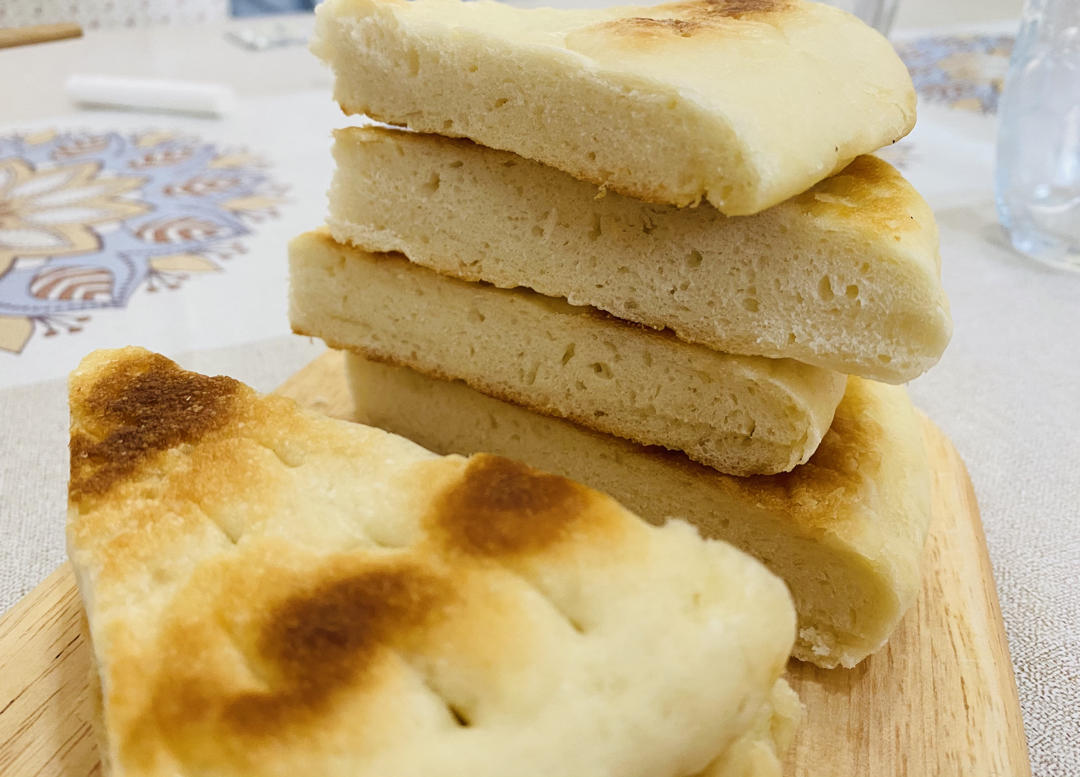 爱做饭的鱼香肉丝做的外表焦香,内里松软的发面饼