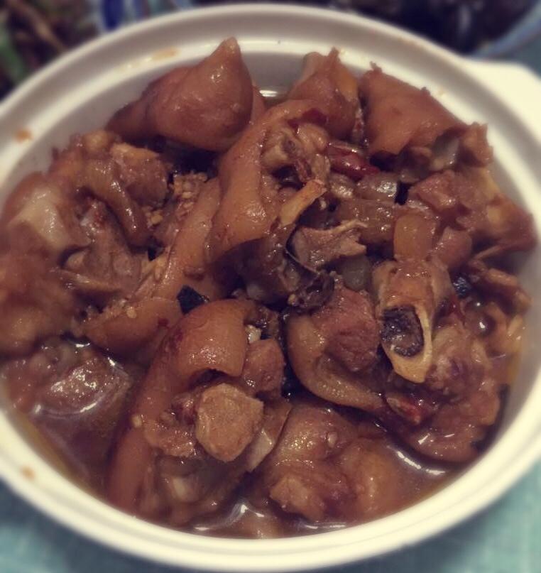 美味的家常菜：红烧猪蹄