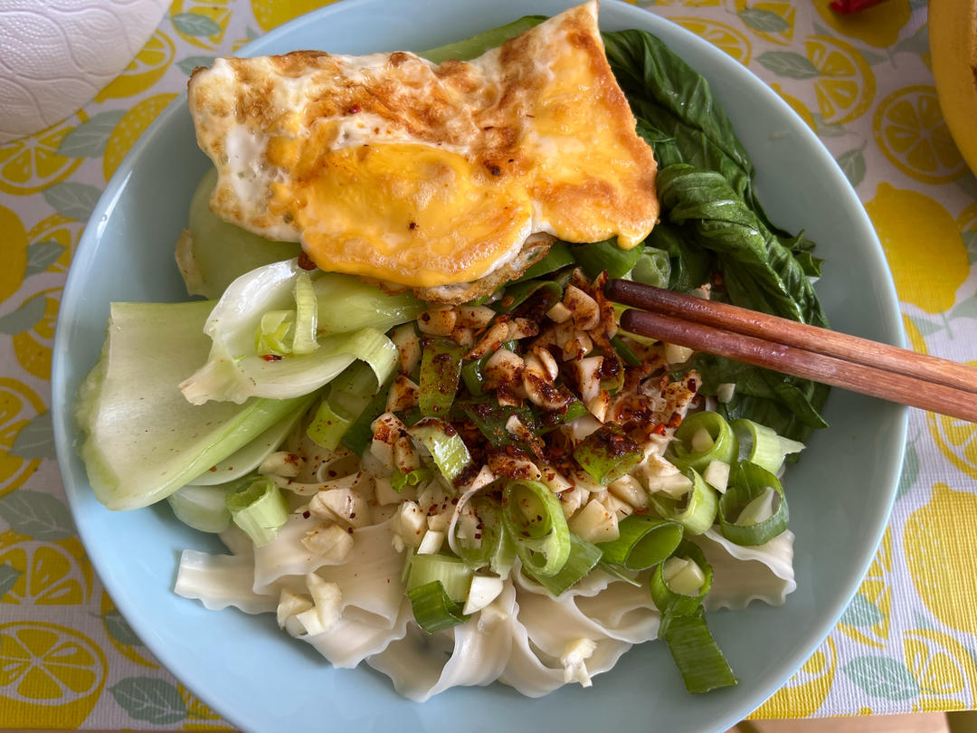 十分钟就能吃上的超简单油泼面