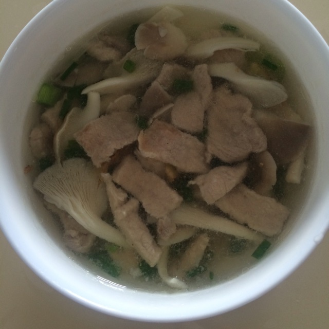 酸萝卜蘑菇肉片汤