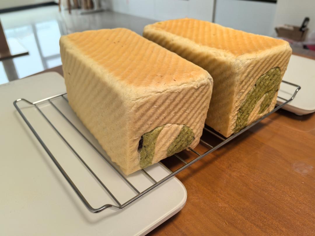 清香柔软的抹茶红豆吐司