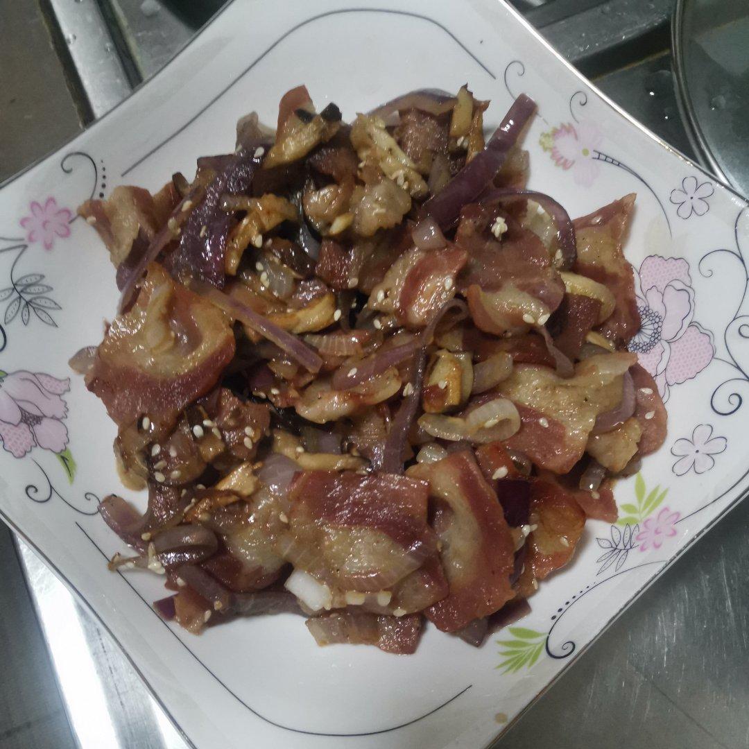 下饭一流-培根洋葱炒蘑菇