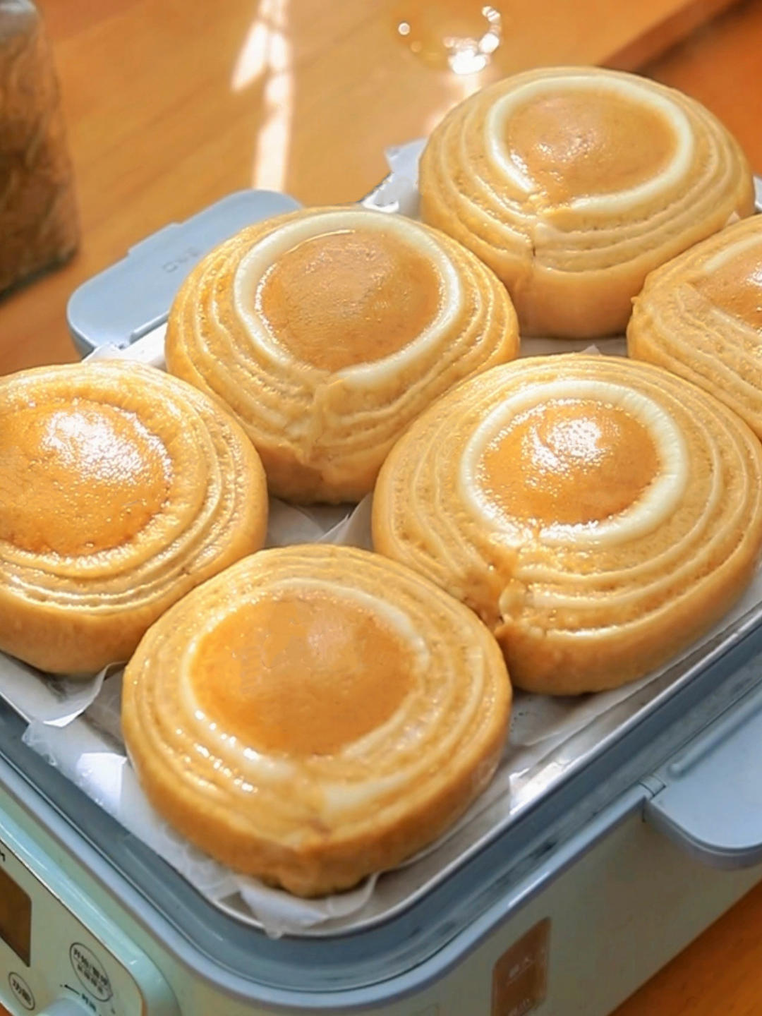 复刻最近很火的黑珍珠馒头~q弹的红糖马拉糕搭配松软的馒头，两种口感组合也太好吃了吧！