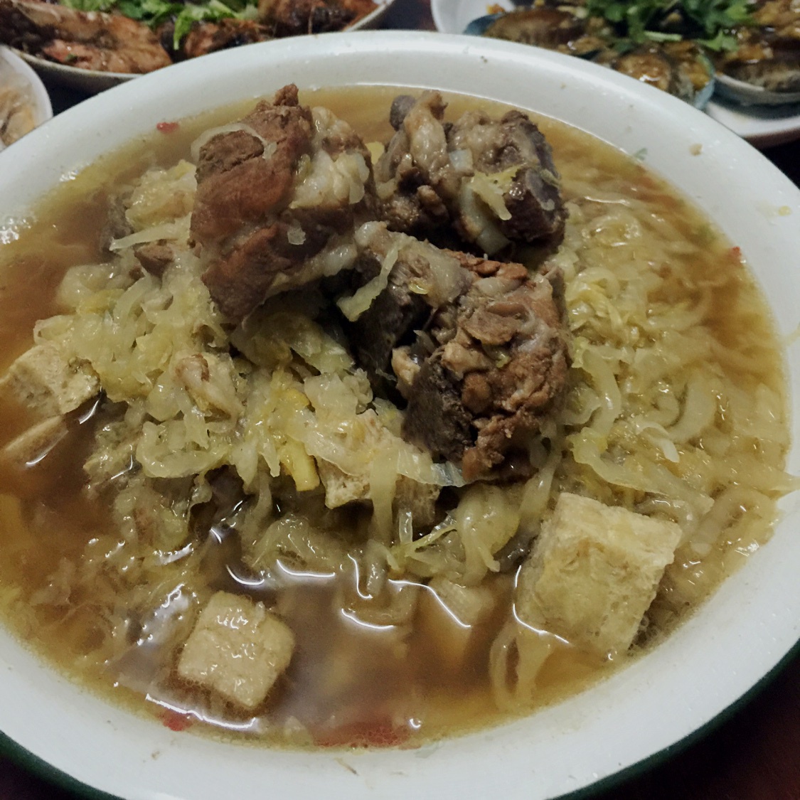 东北酸菜骨头炖冻豆腐